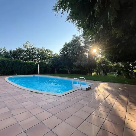 Casa En El Campo Con Piscina 빌라