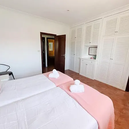 Casa En El Campo Con Piscina Lousame