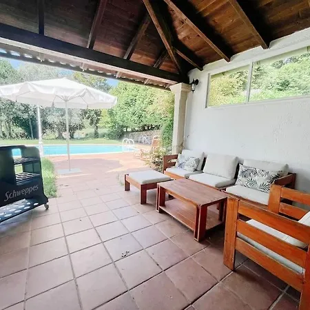 빌라 Casa En El Campo Con Piscina Lousame